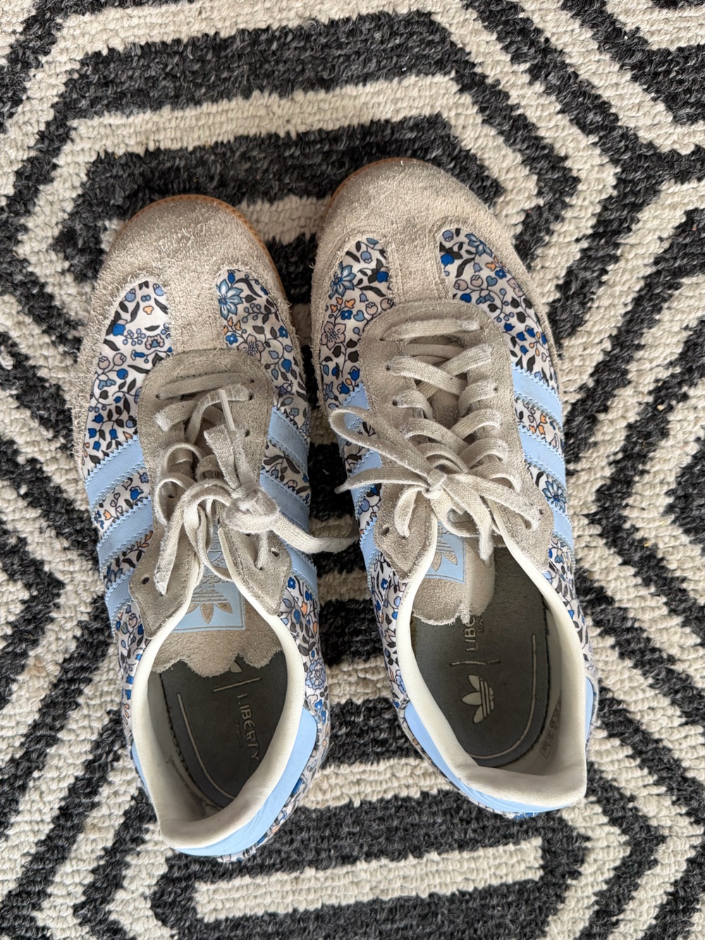 adidas Women's Beige and Light Blue Floral Sneakers Liberty Collab SZ 7 - Picture 3 of 9